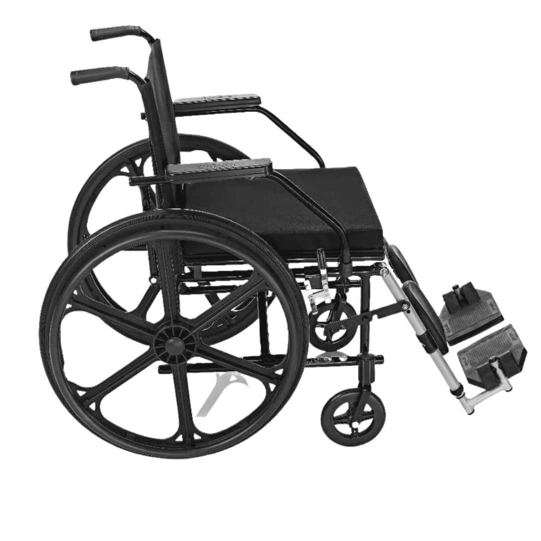 Cadeira de Rodas Pratica 44cm Pneus Maciços e Pés Eleváveis - Prolife